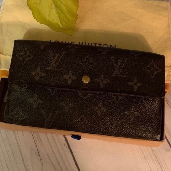 🤎🤎Authentic Luis Vuitton monogram Sarah wallet Crossbody - Picture 4 of 10